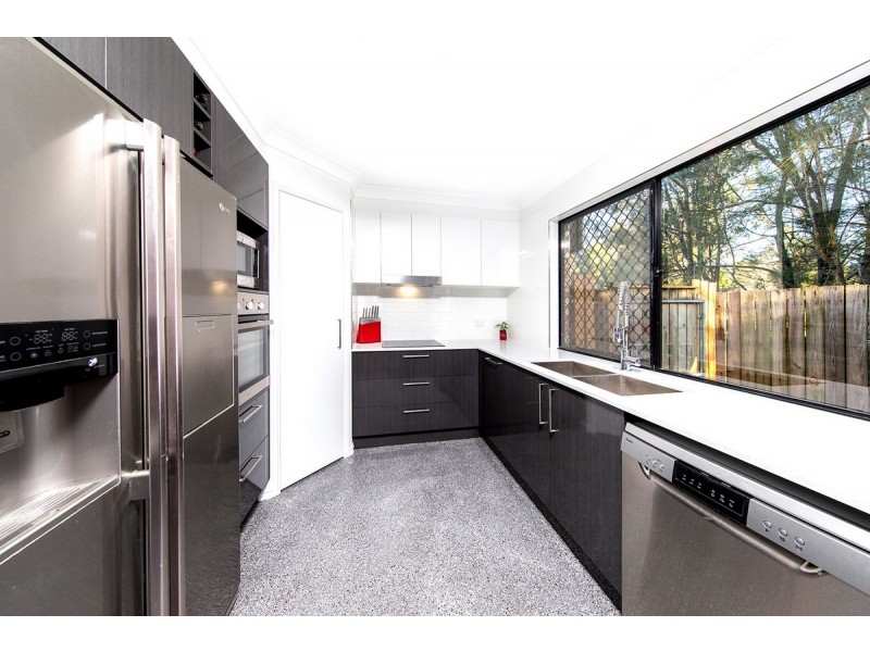 32 Reynolds Street, Carindale QLD 4152