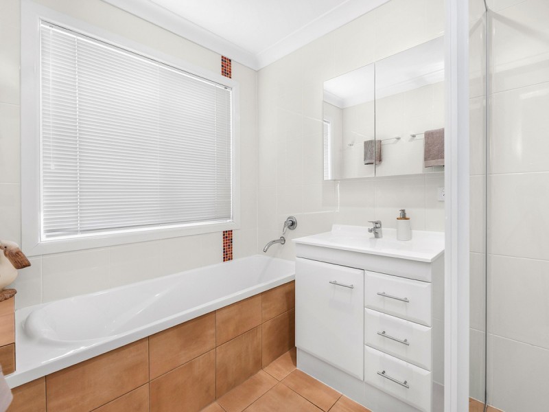 15 Moncrief Road, Cannon Hill QLD 4170