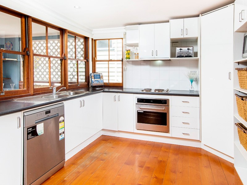 253 Nursery Road, Holland Park QLD 4121