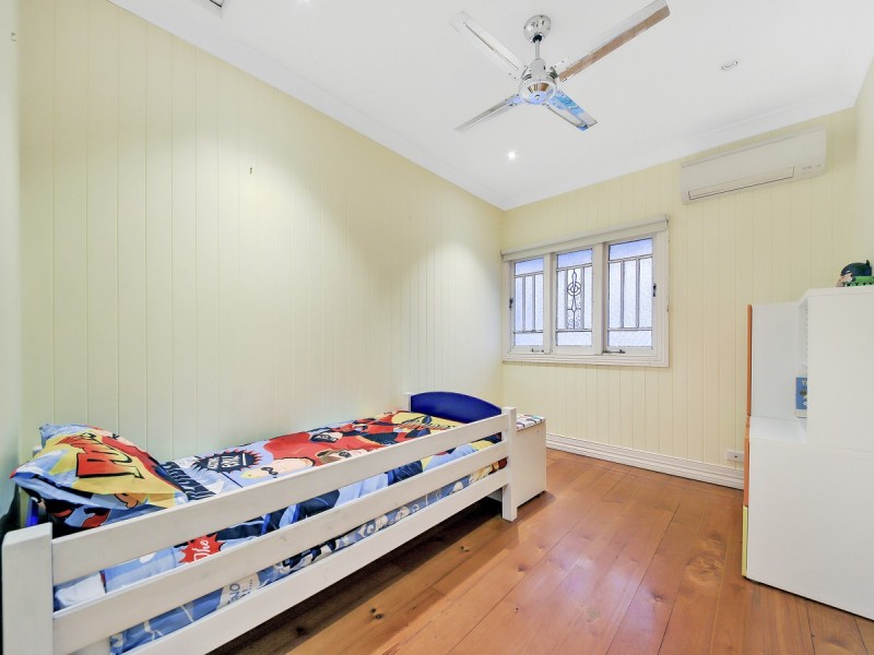 253 Nursery Road, Holland Park QLD 4121