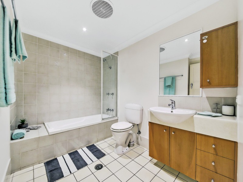 253 Nursery Road, Holland Park QLD 4121