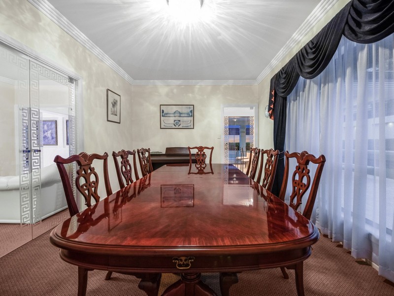 77 Delaney Circuit, Carindale QLD 4152