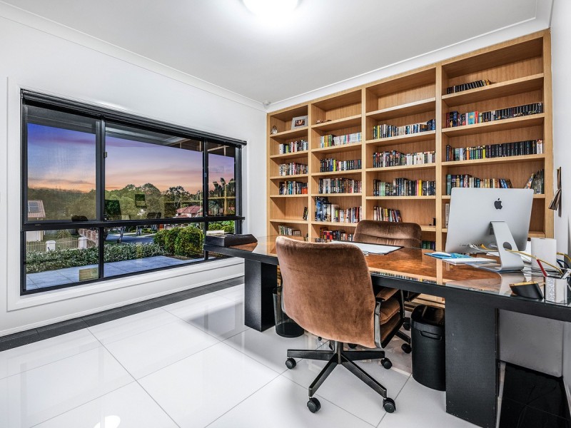 77 Delaney Circuit, Carindale QLD 4152