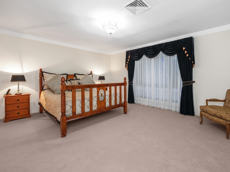 77 Delaney Circuit, Carindale QLD 4152