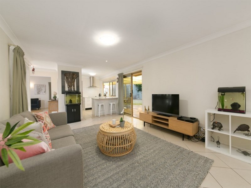 8 Olivia Drive, Carina Heights QLD 4152