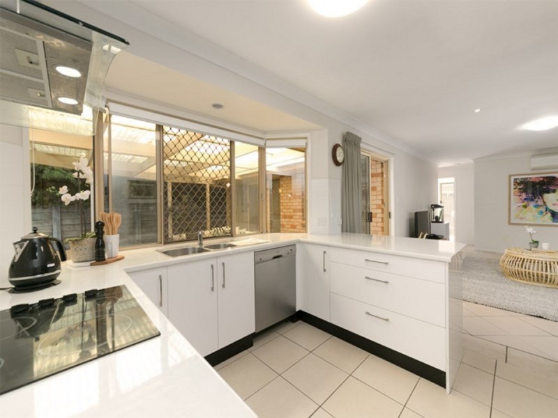 8 Olivia Drive, Carina Heights QLD 4152