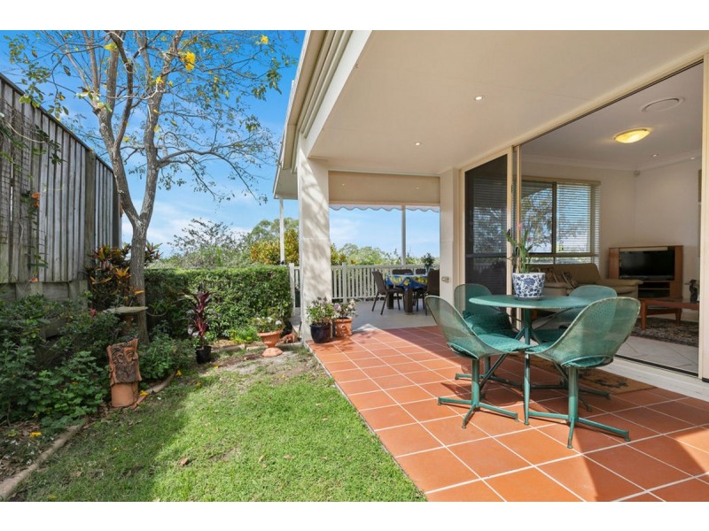 82 Flame Tree Crescent, Carindale QLD 4152