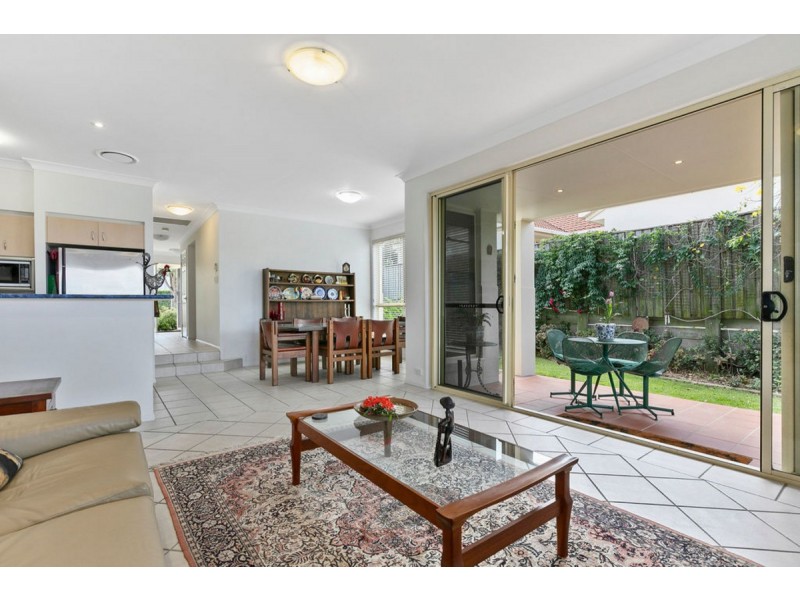 82 Flame Tree Crescent, Carindale QLD 4152