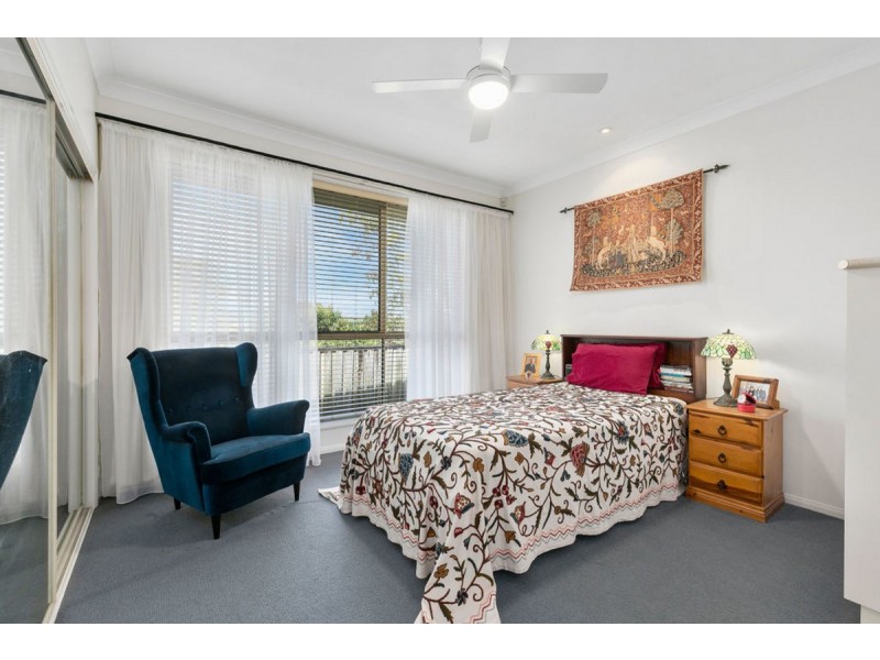 82 Flame Tree Crescent, Carindale QLD 4152