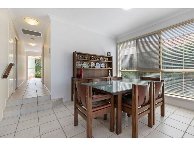 82 Flame Tree Crescent, Carindale QLD 4152