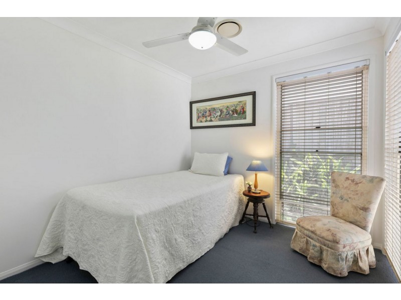 82 Flame Tree Crescent, Carindale QLD 4152