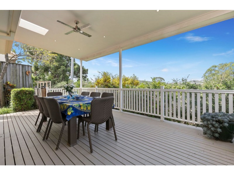 82 Flame Tree Crescent, Carindale QLD 4152