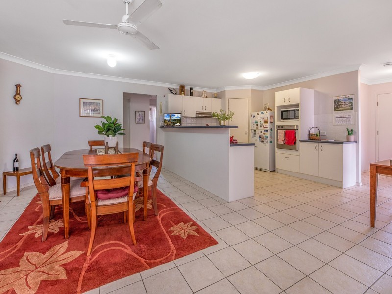 84 Silky Oak Crescent, Carindale QLD 4152