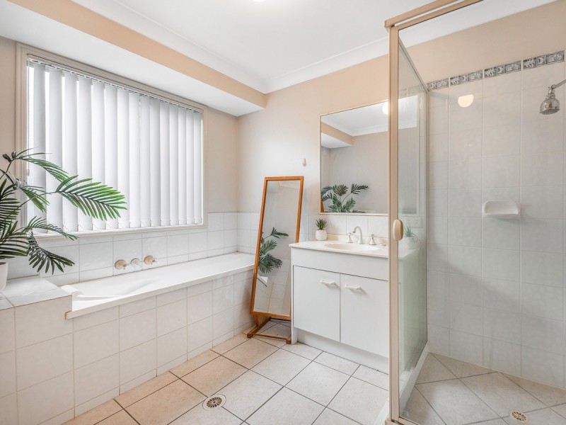 84 Silky Oak Crescent, Carindale QLD 4152
