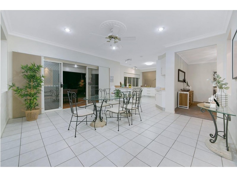 12 Homewood Place, Carindale QLD 4152