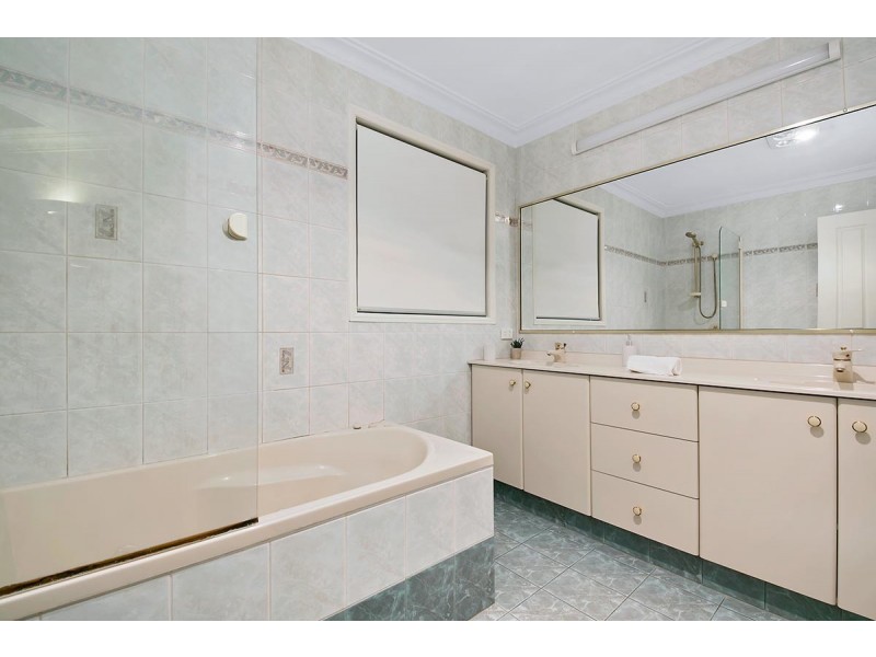 12 Homewood Place, Carindale QLD 4152