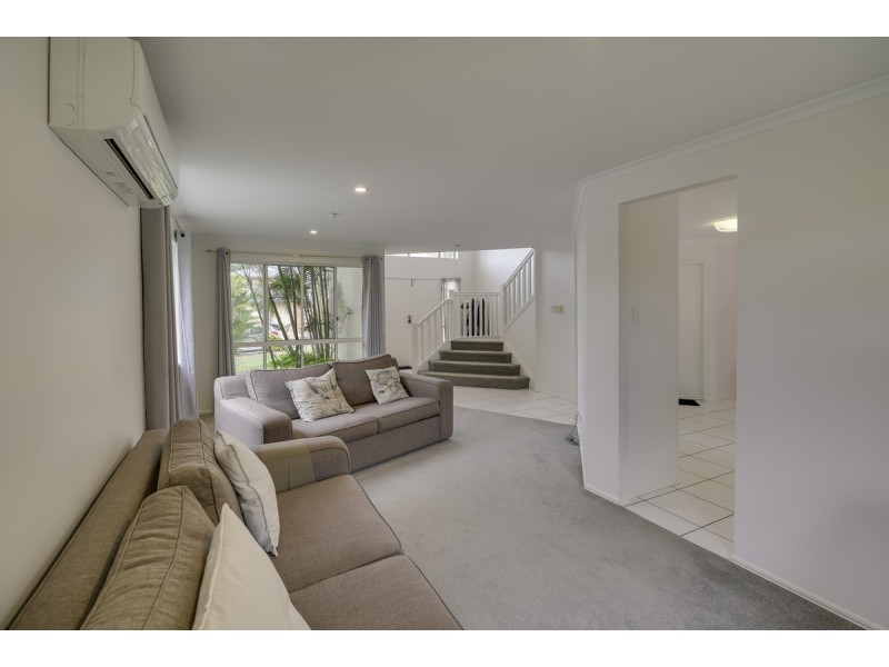 2 Carlton Court, Carindale QLD 4152