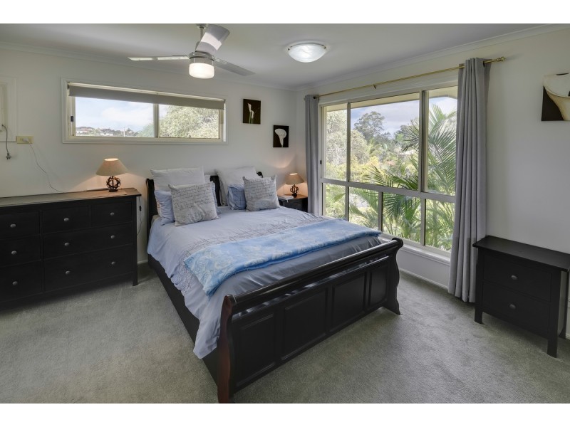 2 Carlton Court, Carindale QLD 4152