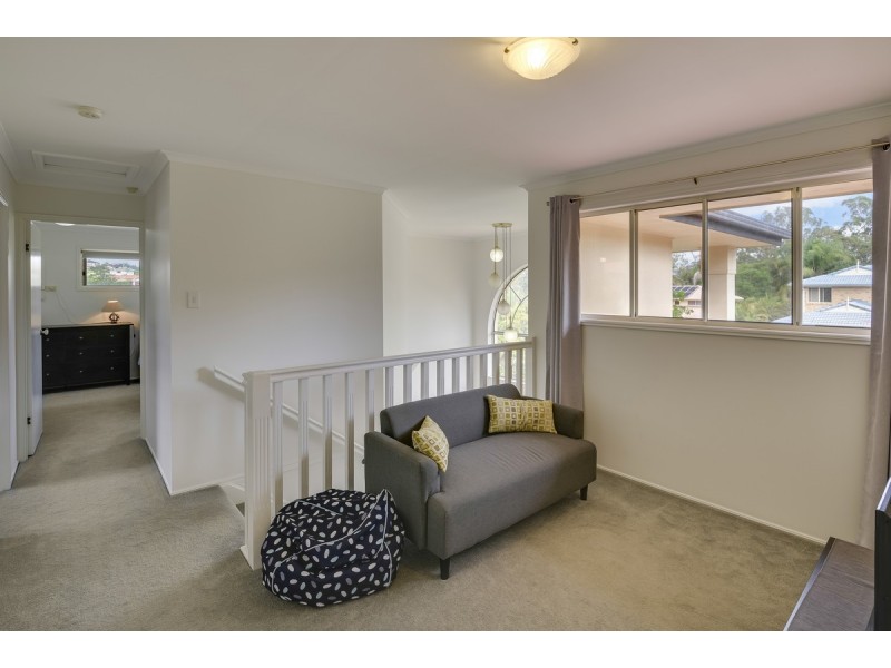 2 Carlton Court, Carindale QLD 4152