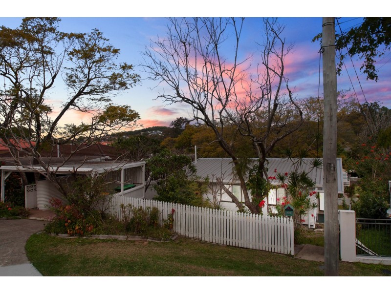 77 Renton Street, Camp Hill QLD 4152