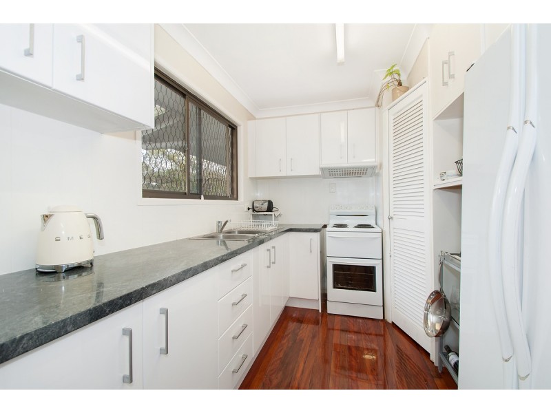 77 Renton Street, Camp Hill QLD 4152