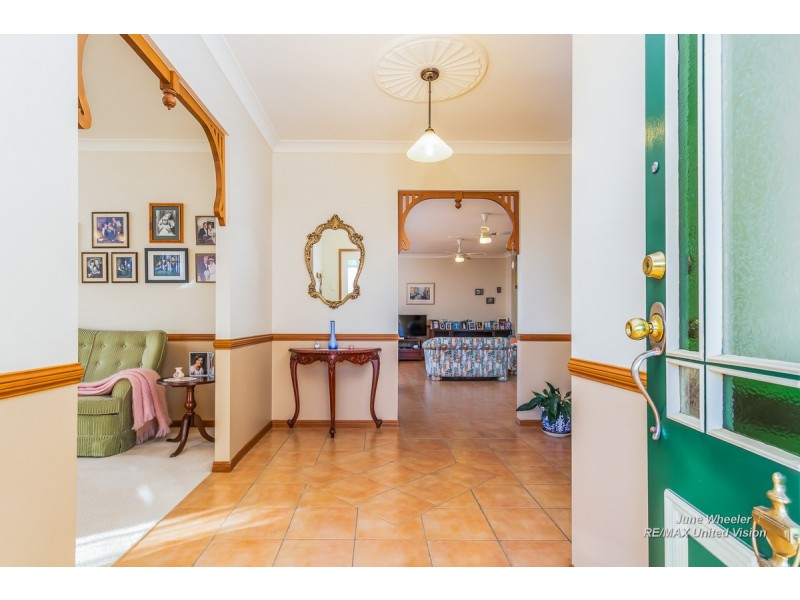 20 Oakmont Street, Carindale QLD 4152