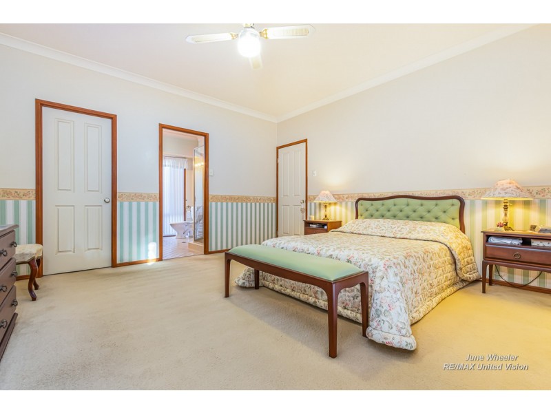 20 Oakmont Street, Carindale QLD 4152