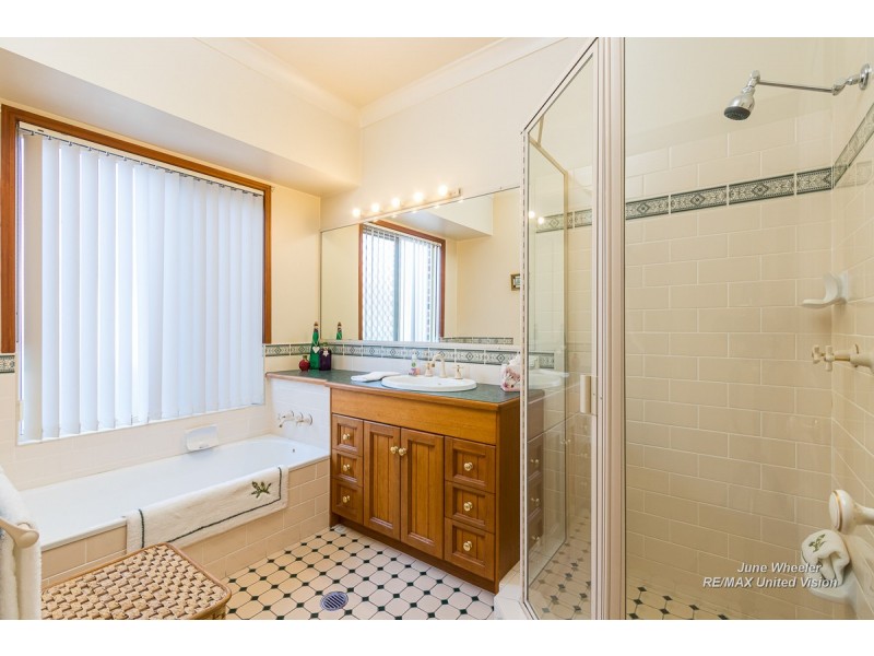 20 Oakmont Street, Carindale QLD 4152