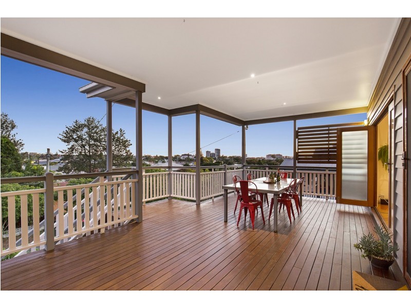 32 Cyril Street, Camp Hill QLD 4152