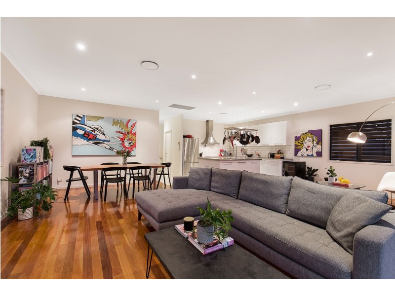 32 Cyril Street, Camp Hill QLD 4152