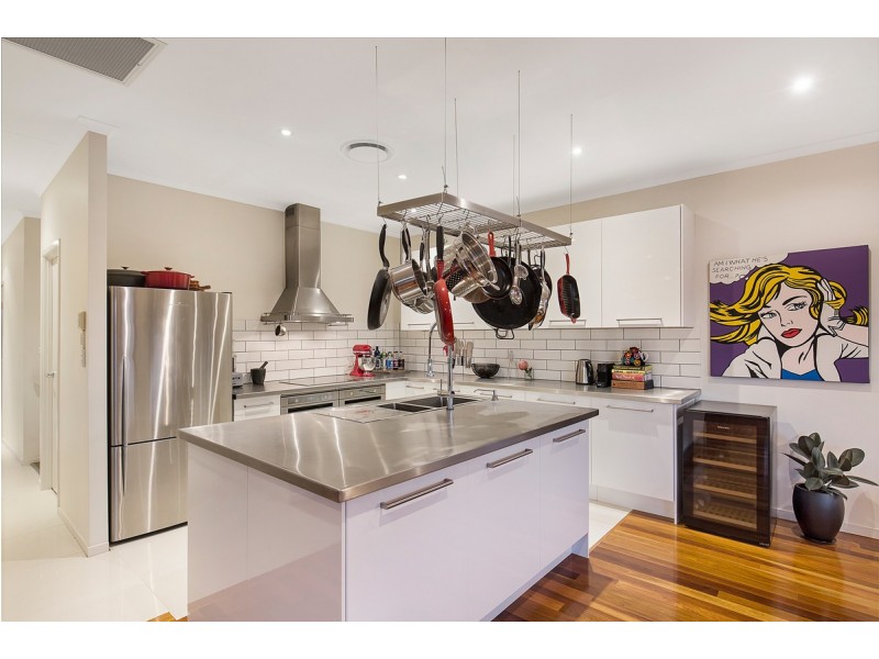 32 Cyril Street, Camp Hill QLD 4152