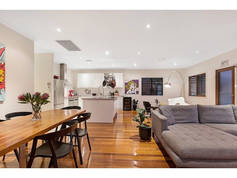 32 Cyril Street, Camp Hill QLD 4152