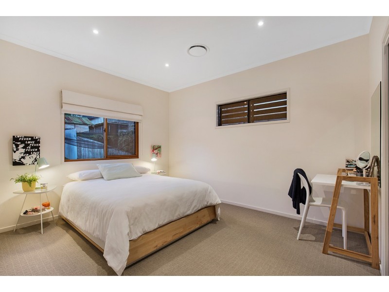 32 Cyril Street, Camp Hill QLD 4152