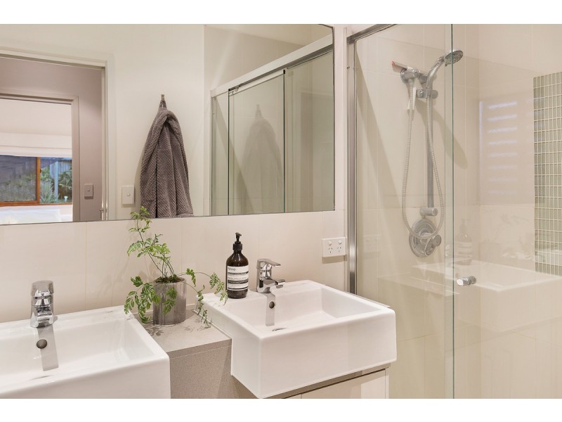 32 Cyril Street, Camp Hill QLD 4152