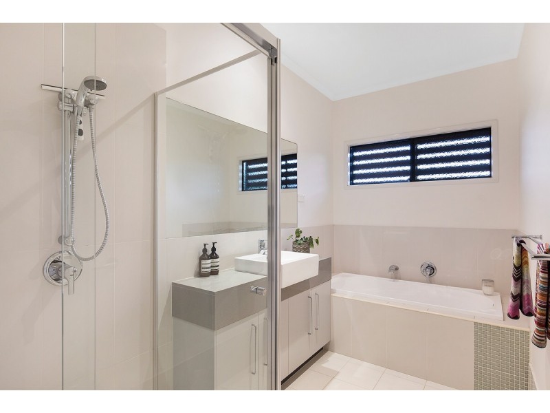 32 Cyril Street, Camp Hill QLD 4152