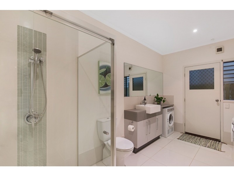 32 Cyril Street, Camp Hill QLD 4152