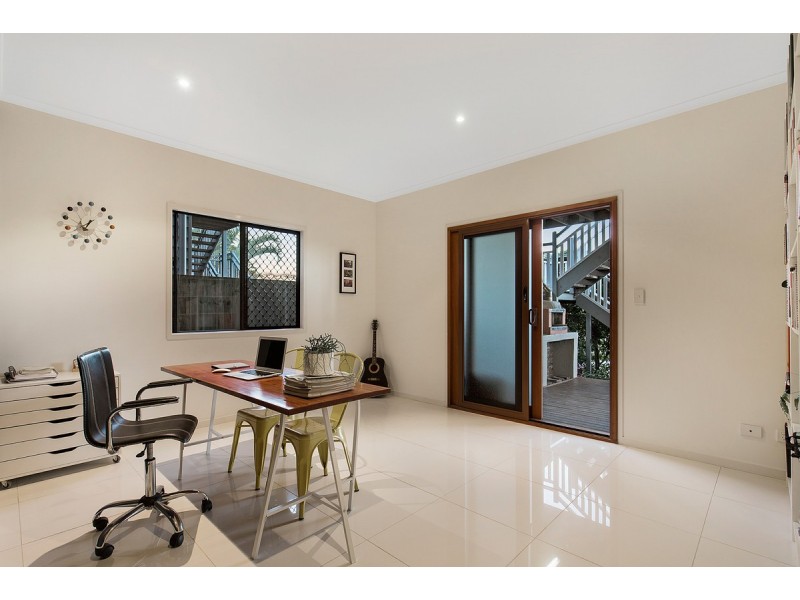 32 Cyril Street, Camp Hill QLD 4152