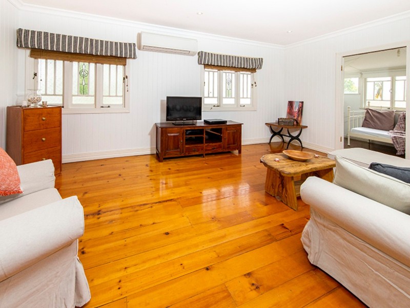 253 Nursery Road, Holland Park QLD 4121