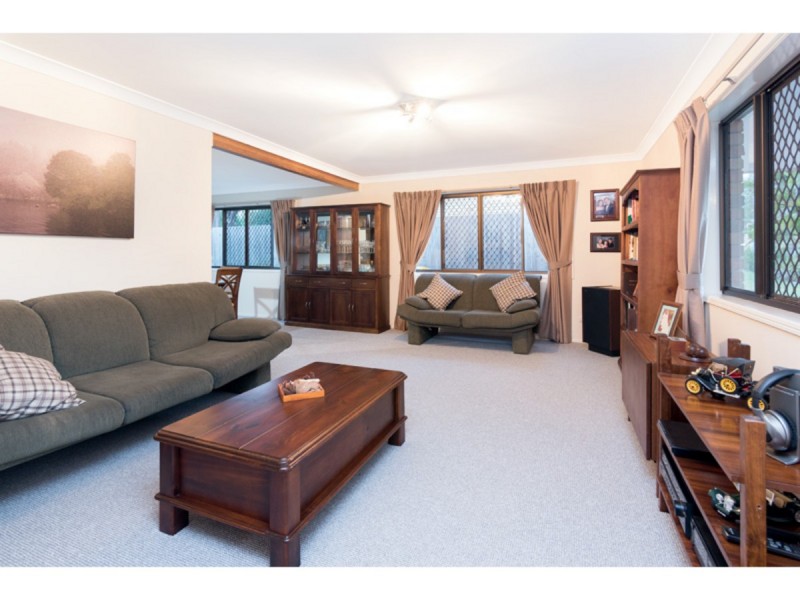 4 Kuhler Court, Carindale QLD 4152