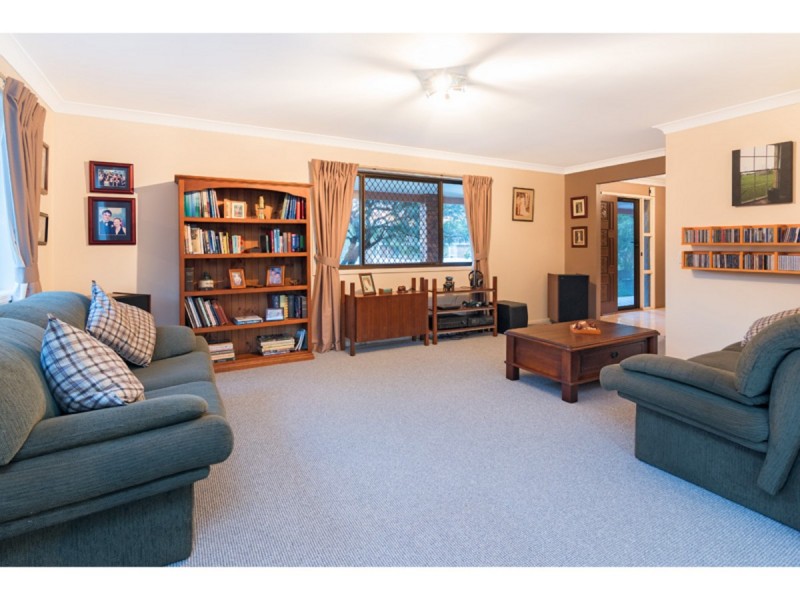 4 Kuhler Court, Carindale QLD 4152