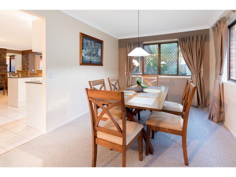 4 Kuhler Court, Carindale QLD 4152