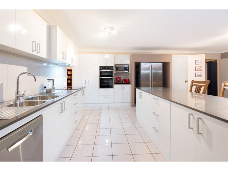 4 Kuhler Court, Carindale QLD 4152