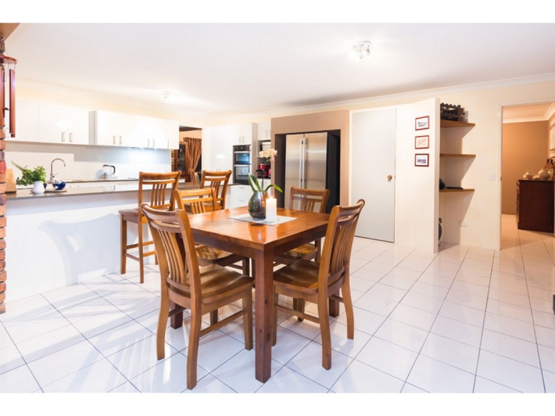 4 Kuhler Court, Carindale QLD 4152