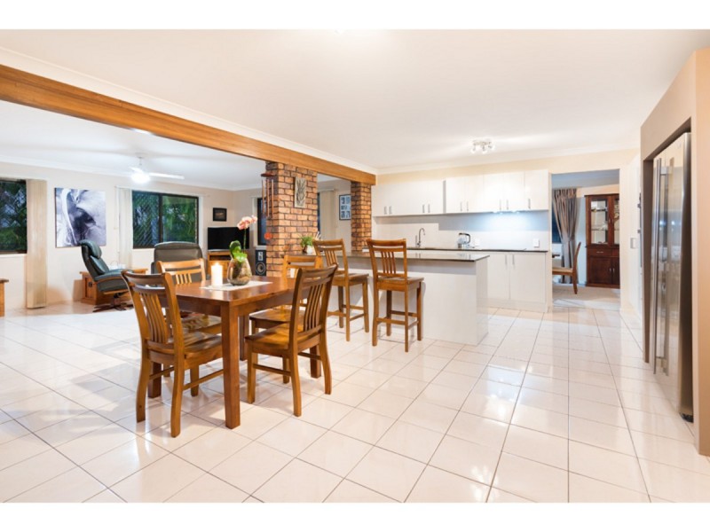 4 Kuhler Court, Carindale QLD 4152