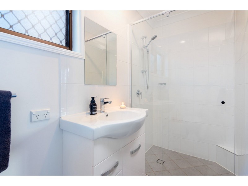 4 Kuhler Court, Carindale QLD 4152