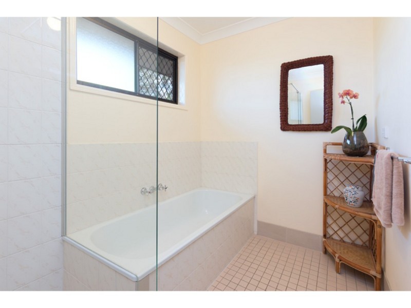 4 Kuhler Court, Carindale QLD 4152