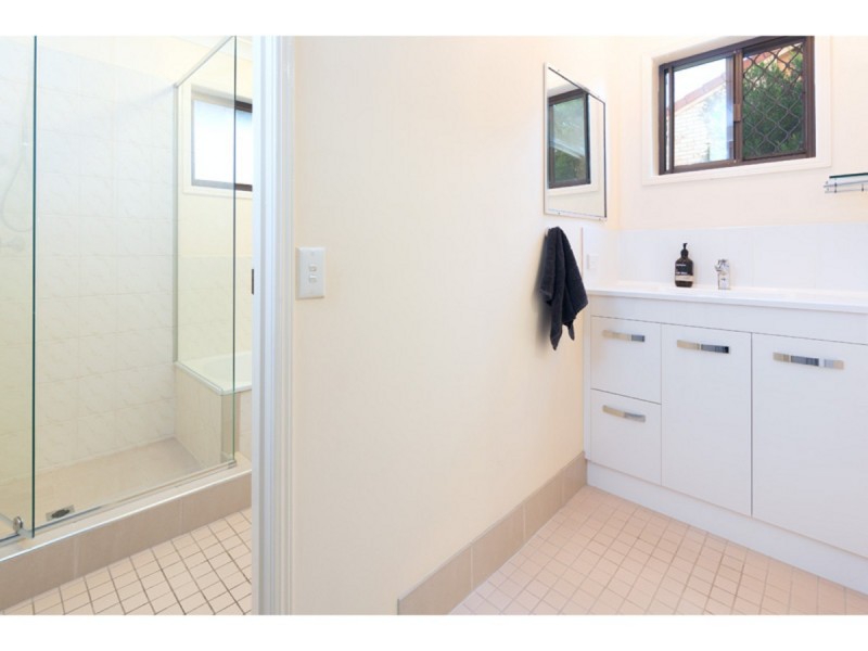 4 Kuhler Court, Carindale QLD 4152