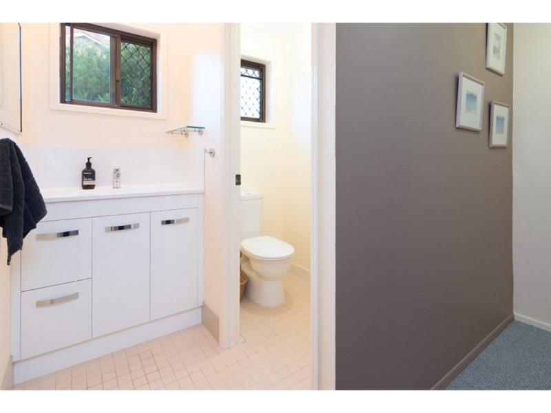 4 Kuhler Court, Carindale QLD 4152