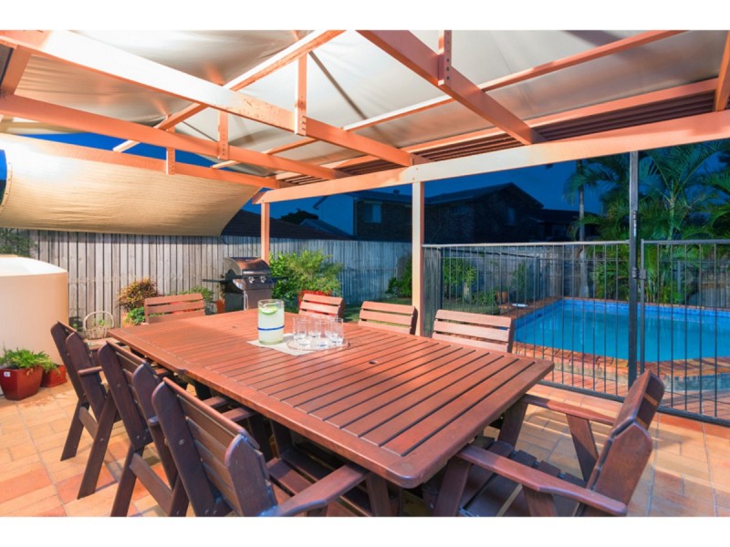 4 Kuhler Court, Carindale QLD 4152