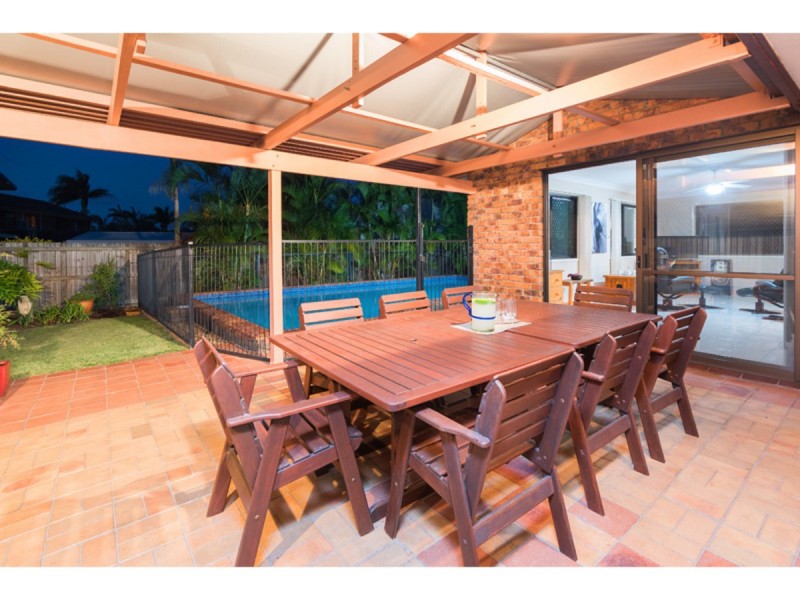 4 Kuhler Court, Carindale QLD 4152